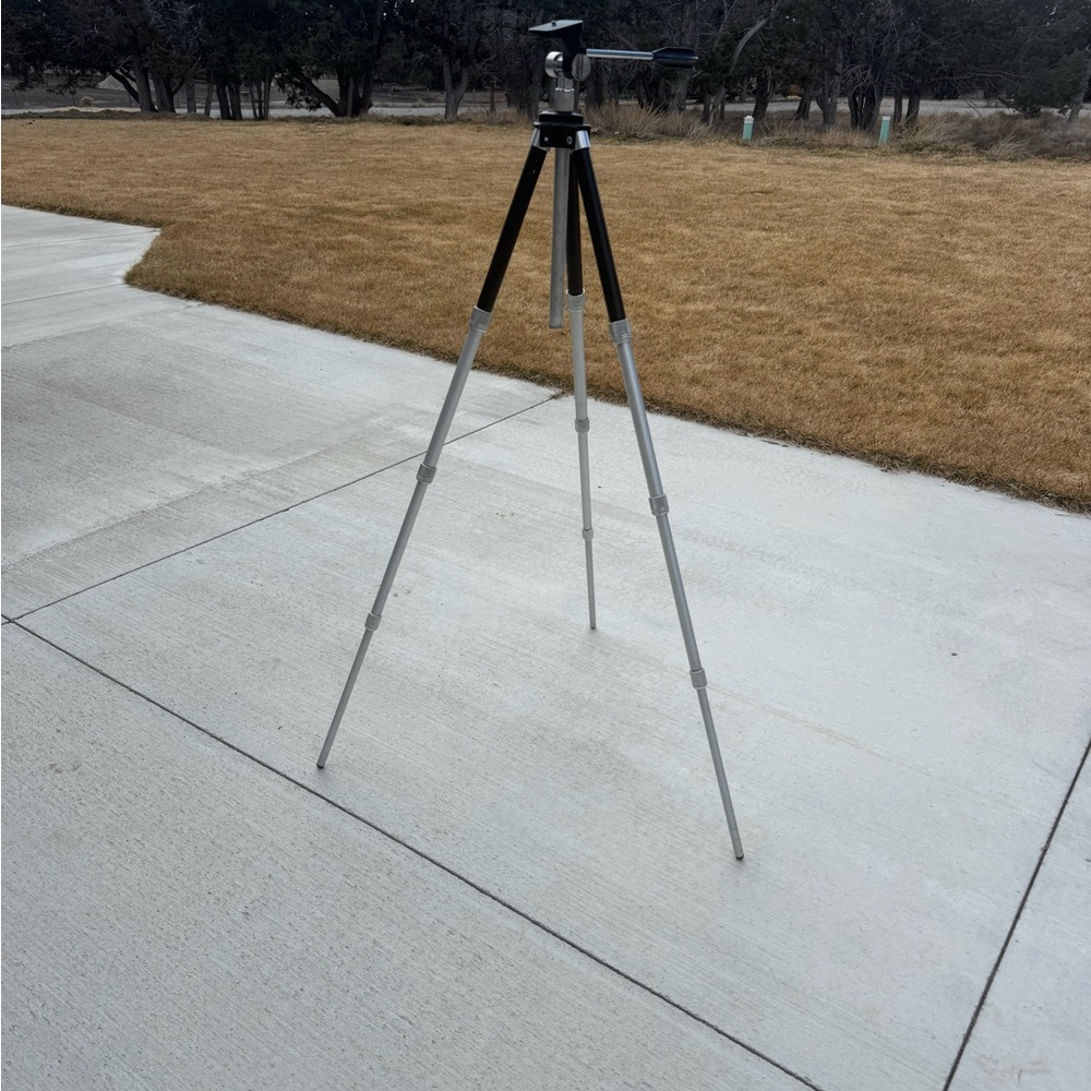 Star D Falcon Deluxe Extendable Tripod